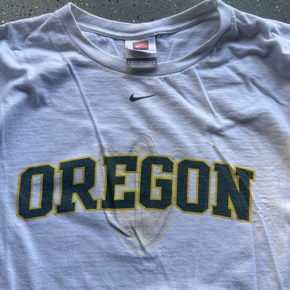 Nike Vintage Oregon Ducks Center Swoosh Graphic T-Shirt XL White Green - Picture 2 of 6